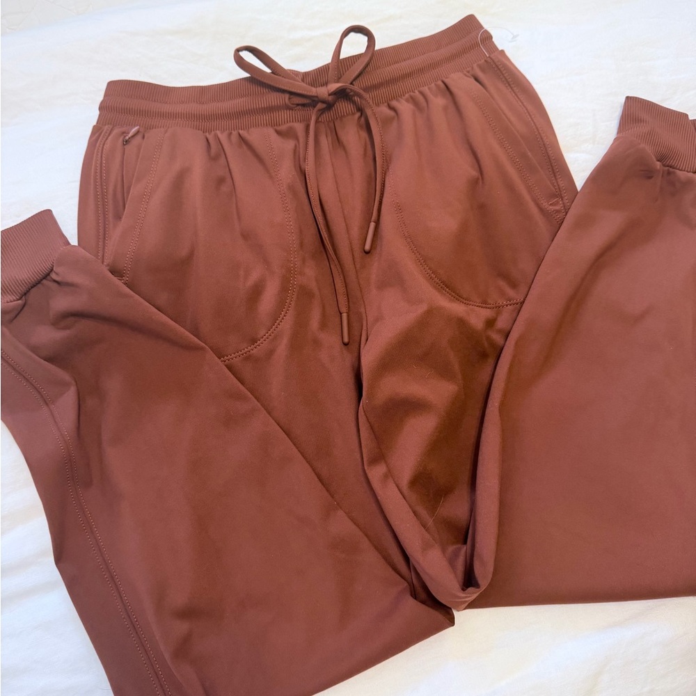 Rachel Zoe Mid-Rise Jogger in Warm Rust